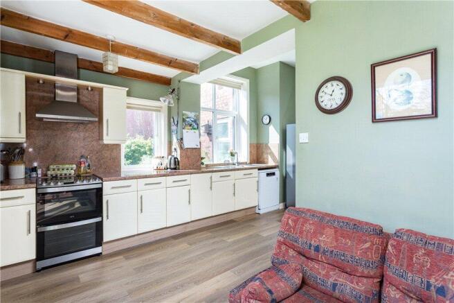 6 bed Semi-Detached for sale Image 4