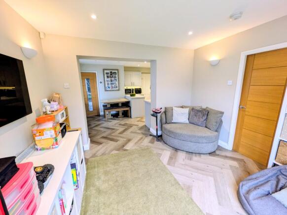 4 bed Detached for sale Image 11