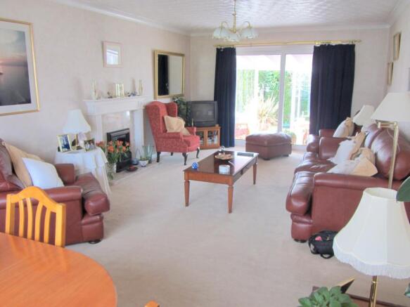 Sitting Room / Dining Room