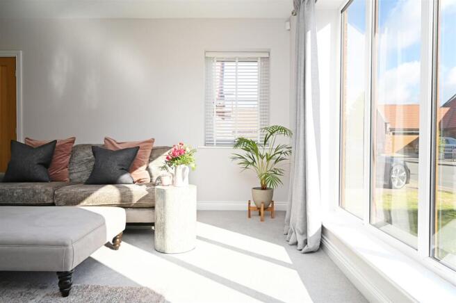 5 bed House for sale Image 8
