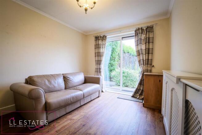 SITTING ROOM.jpg