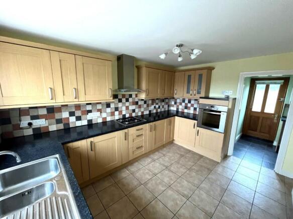 Kitchen 1.jpg