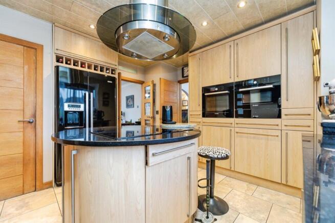 4 bed Detached Bungalow for sale Image 7