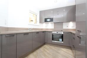 22, 10 Robinia House, Blondin Way, London SE16 6BF