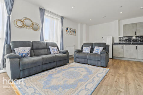 Versailles Road, Dagenham