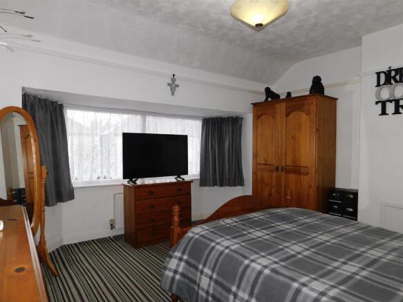 bedroom 1b