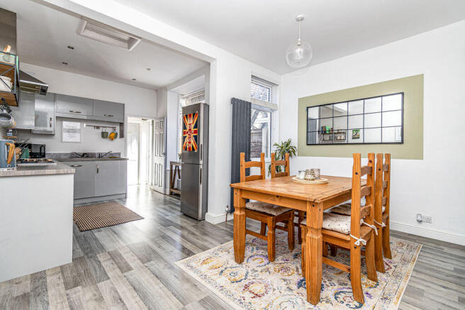Kitchen/ Dining Room
