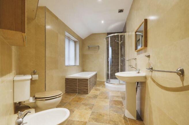 4 bed Detached for sale Image 7