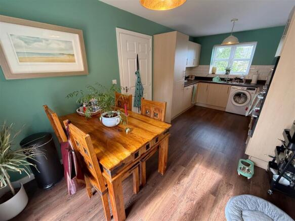 Ravelin Close, Meon Vale, Stratford-Upon-Avon photo 4