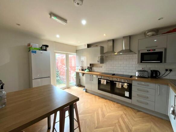 5 bed Terraced to rent Image 6