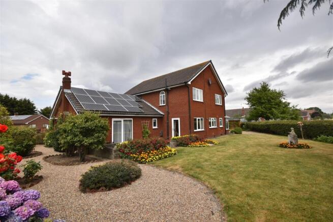 4 bed Detached for sale Image 4