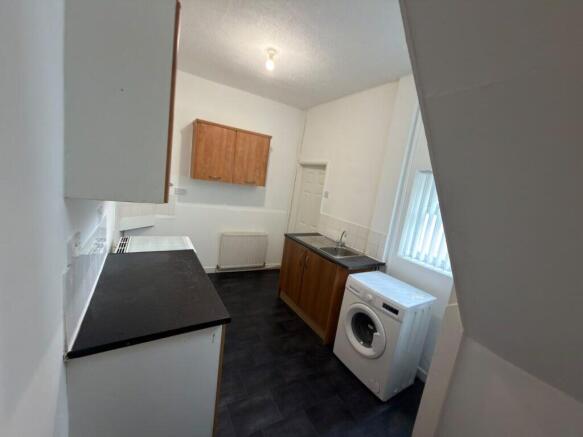 2 bed Terraced to rent Image 6
