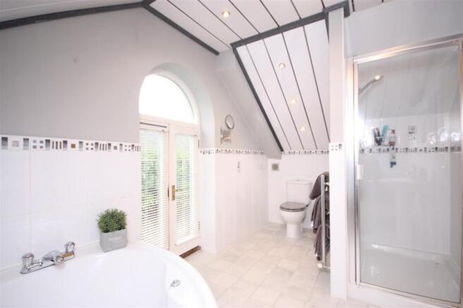 ENSUITE SHOWER ROOM