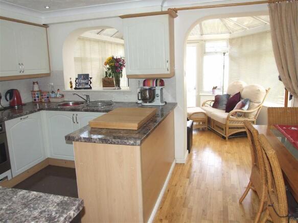 Kitchen / Dining Roo