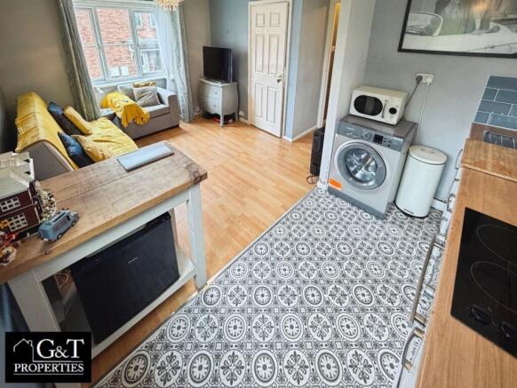 RECEPTION ROOM / KITCHEN