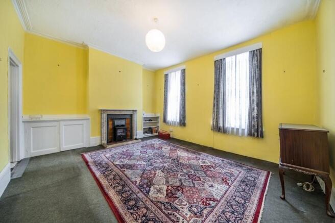 255 Grays Inn Road  Bright Living Room With Fire