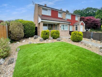 Handcross Road, Luton, Bedfordshire, LU2 8JF