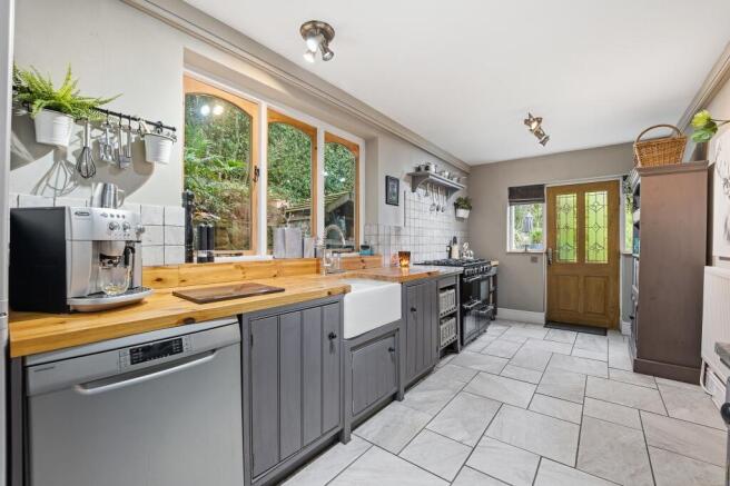 4 bed Detached for sale Image 9
