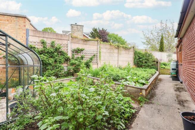 4 bed Detached for sale Image 12