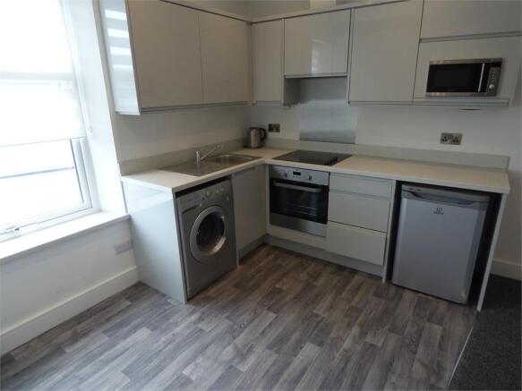 2 bed Flat to rent Image 6