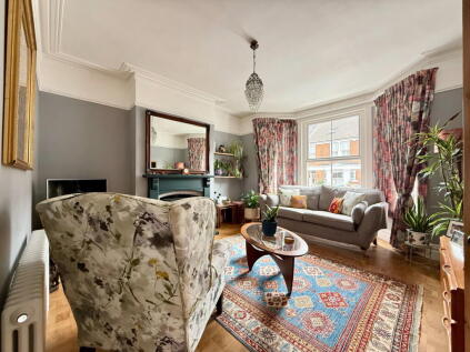 Stunning Home In Malvern Road, Refurbished And Decorated To A High Standard - 1648 SqFt