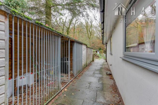 KENNELS / OUTBUILDINGS: