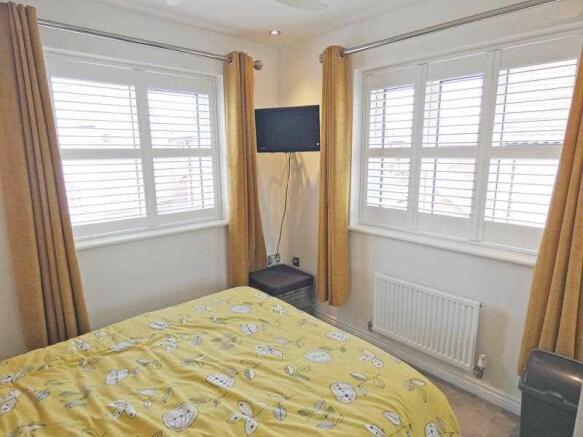 BEDROOM 2