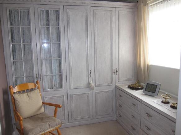 Dressing Area/Bed1