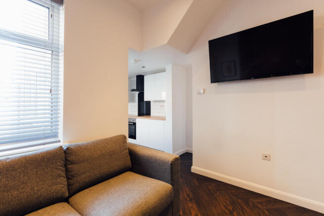 4 bed House to rent Image 4