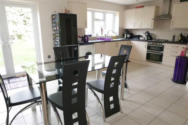 KITCHEN/DINING ROOM