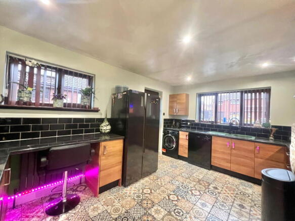 3 bed Detached Bungalow for sale Image 7