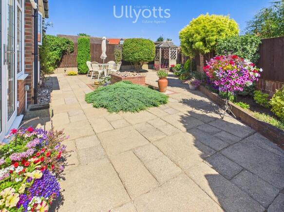2 bed Semi-Detached Bungalow for sale Image 12