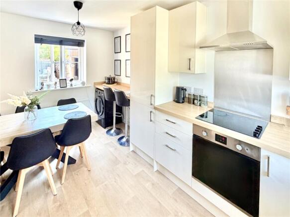 3 bed Semi-Detached for sale Image 7