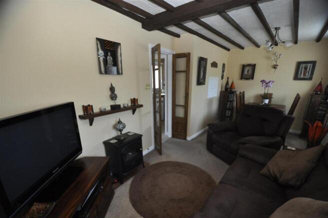 Lounge / Dining Area