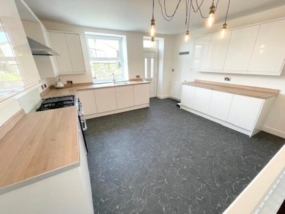 3 bed Terraced to rent Image 9