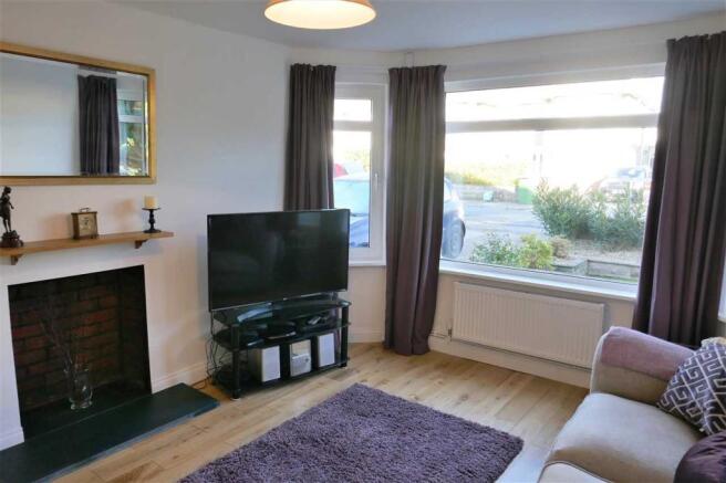 LOUNGE (Front):