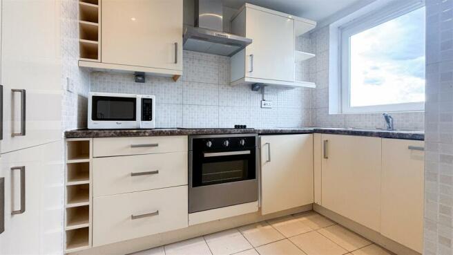 kitchen (1 of 1).jpg