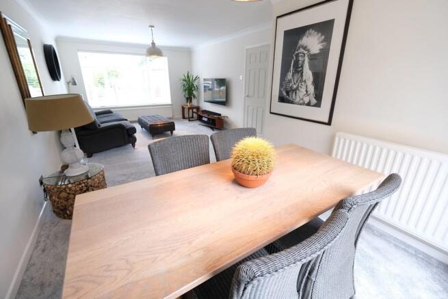 SITTING/DINING ROOM
