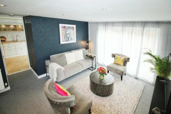 Lounge 3