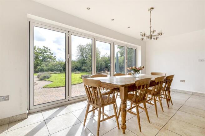 Dining area.jpg