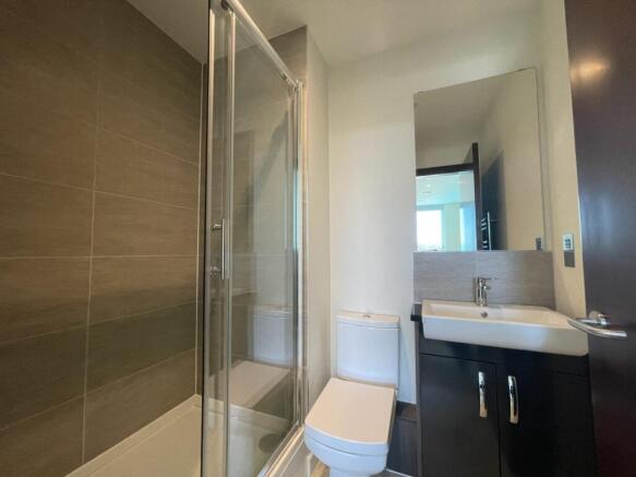 2 bed Apartment to rent Image 3