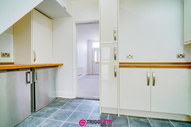 2 bed Terraced to rent Image 5