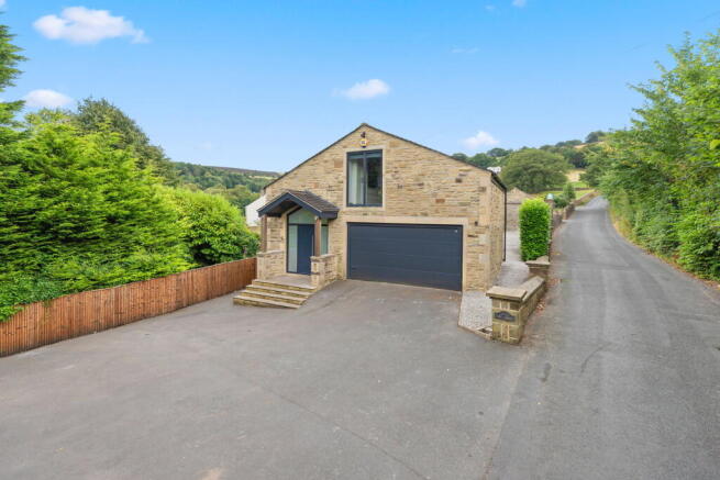 4 bed Detached for sale Image 2