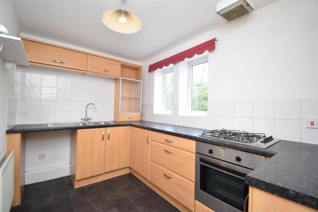 2 bed Ground Flat to rent Image 2