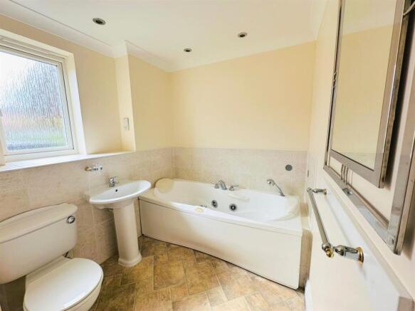 Bathroom 1.jpg