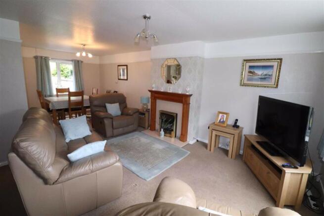 Lounge/Dining Room
