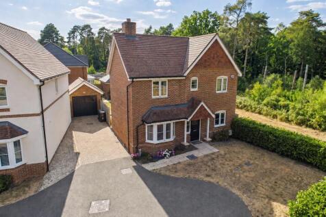 Dove Close, Crowthorne, Berkshire, RG45
