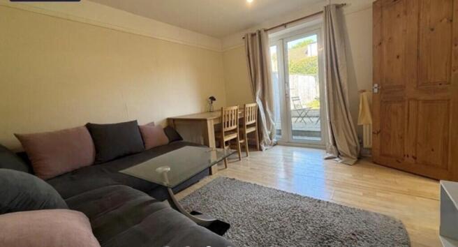 living room rede close x2