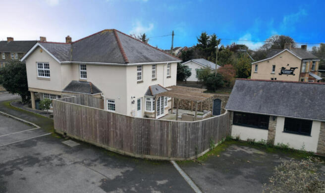 4 Bedroom En-Suite FAMILY HOME with an IMPRESSIVE