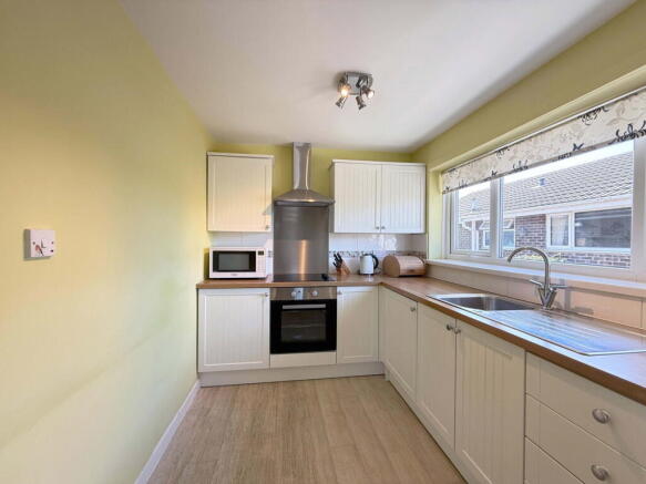 Crockleford Avenue, Kew, Southport, PR8 photo 4